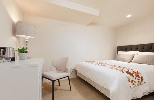 Riley Park-Little Mountain House | Cozy 3BDR Suite near Queen Elizabeth Park