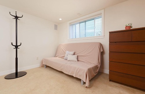 Riley Park-Little Mountain House | Cozy 3BDR Suite near Queen Elizabeth Park