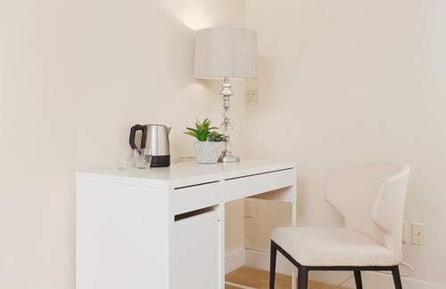 Riley Park-Little Mountain House | Cozy 3BDR Suite near Queen Elizabeth Park