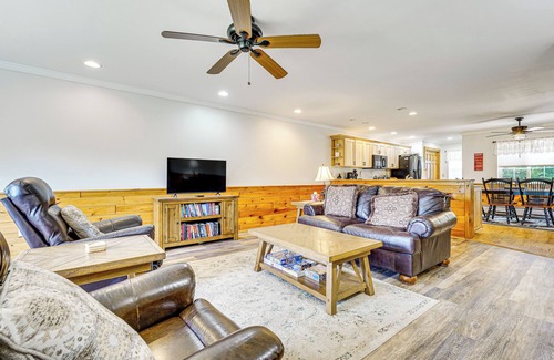 Chestertown Cabin | Cozy 3BR 3.5BA Lodge w/Lake & Beach Access, Screened in Patio, Grill, Sunroom