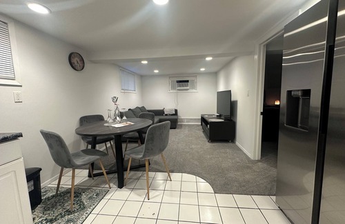 Melville Apartment | Cozy 3BR Getaway with Parking & Full Kitchen @ Melville