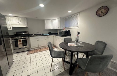 Melville Apartment | Cozy 3BR Getaway with Parking & Full Kitchen @ Melville