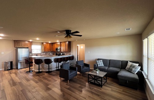Poolville House | Cozy 3BR Home in Poolville/AC + Fast WiFi/Relaxing Escape