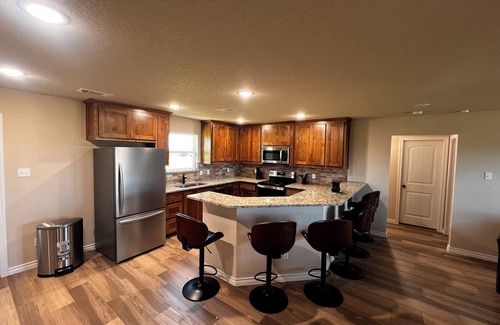 Poolville House | Cozy 3BR Home in Poolville/AC + Fast WiFi/Relaxing Escape