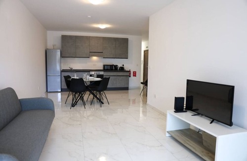 Marsalforn Apartment | Cozy 3BR in Żebbuġ, Gozo – A Stay to Remember!