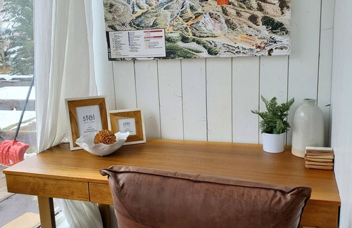 Steamboat Springs Ski Chalet | Cozy 4-bedroom chalet in fabulous Steamboat Springs walking distance to Skiing