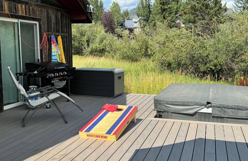 Steamboat Springs Ski Chalet | Cozy 4-bedroom chalet in fabulous Steamboat Springs walking distance to Skiing