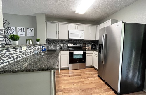 Glenn Heights House | Cozy 4-bedroom home with large backyard for pets.