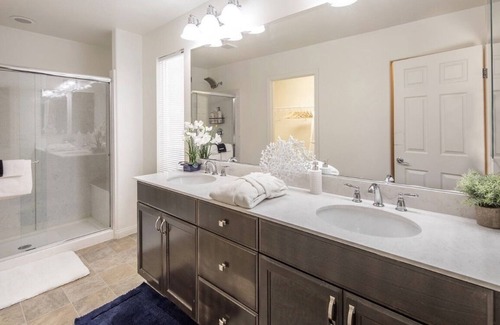 Enterprise Bed & Breakfast | Cozy 4-bedroom Home with WiFi, Mins from Las Vegas Strip