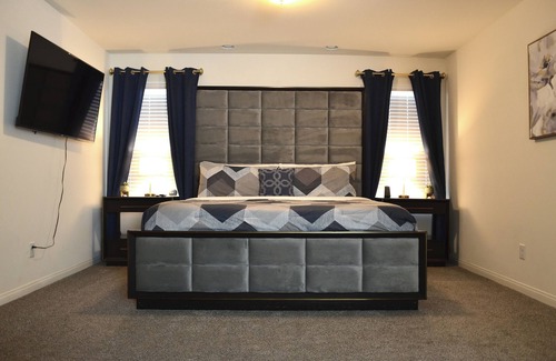 Enterprise Bed & Breakfast | Cozy 4-bedroom Home with WiFi, Mins from Las Vegas Strip