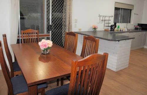 Algester House | Cozy 4 bedroom house in Algester