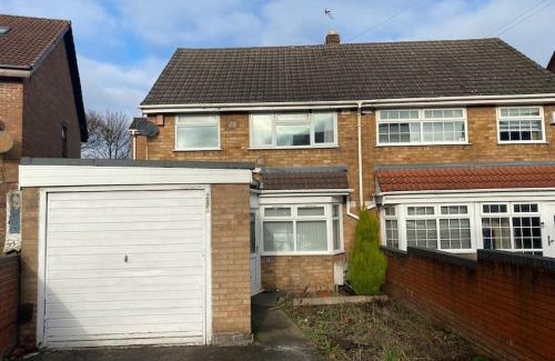 Smethwick House | Cozy 4 Bedroom House in Smethwick with 4 bathrooms perfect for contractors and families
