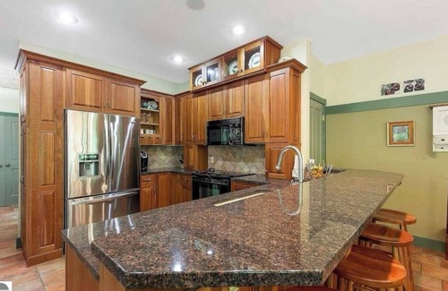 Glen Arbor House | Cozy 4-bedroom house in enchanting Glen Arbor with AC, WiFi