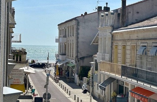 Pontaillac Apartment | Cozy 4-Person Apartment Near Beach & Shops, Balcony, Private Parking