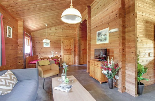 Gramsbergen House | Cozy 4-person bungalow with veranda and central location at park ’t Hooge Holt, near the pool, playground and charming Gramsbergen.