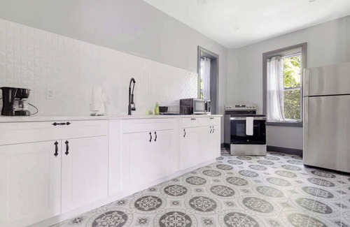 Niagara Falls House | Cozy 4BR, 1BA close to the Falls