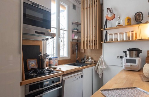 Quartier de la Goutte-d'Or Apartment | Cozy 50 m² haven of peace near Montmartre
