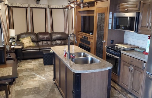 Punta Gorda RV Rental | Cozy 55 and over campground in Punta Gorda -WiFi, AC, pool access, bocce courts