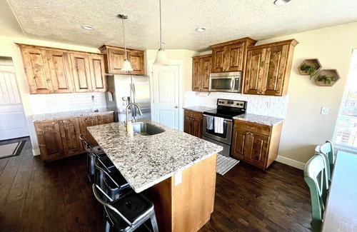 Sunset Heights House | Cozy 6 bedroom with tons of living and sleep space
