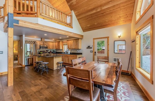 Cle Elum Cabin | COZY-A-Frame Mountain Getaway!Easy Access/HotTub-GmRm-Winter - Sun Fun