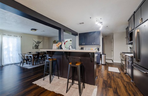Tomball House | Cozy abode located in the serene Willow Forest of Tomball, Texas