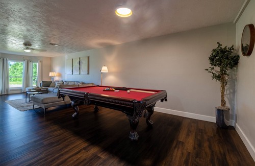 Tomball House | Cozy abode located in the serene Willow Forest of Tomball, Texas