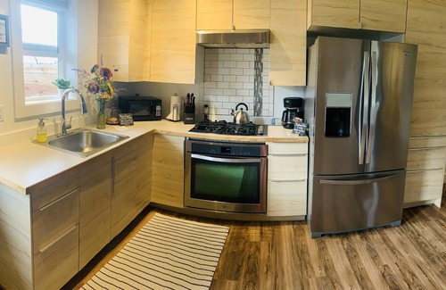 Bozeman House | Cozy and Beautiful, Sunny Acres Guest House
