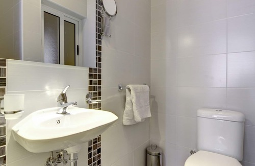 Bugibba Apartment | Cozy and Bright with back balcony