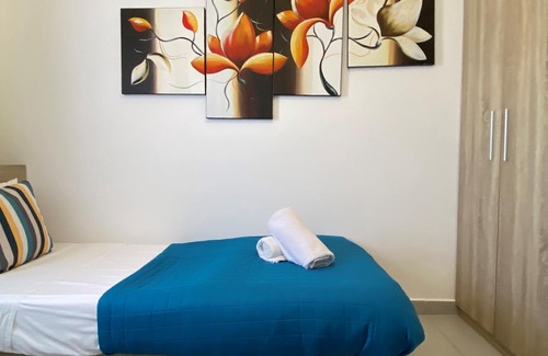Bugibba Apartment | Cozy and Bright with back balcony