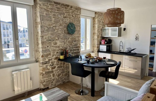 Vannes Apartment | Cozy and bright accommodation with exposed stonework – Étang au Duc