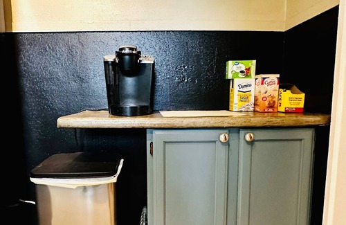 Meridian-Kessler House | Cozy and Central I SoBro I Steps to Dining & Monon, Sleeps 6, Private Parking.