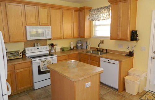 Greensboro House | Cozy and Convenient Furnished Townhome w/view