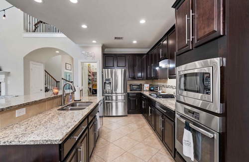 Pflugerville House | Cozy and Fun Luxury Family Home - 5 mins to City or Countryside