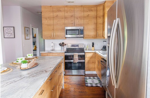 Eastside Promise Neighborhood House | Cozy and Gorgeous 2BR/1BA Near Amazing Downtown