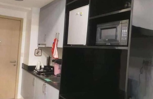 Barangka Ilaya Hotel | Cozy and Lovely 1 Bedroom with Balcony near MRT Boni with WiFi and Netflix