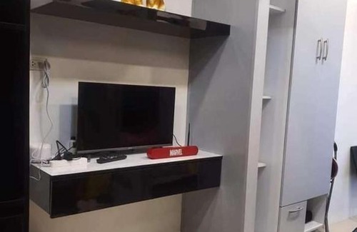 Barangka Ilaya Hotel | Cozy and Lovely 1 Bedroom with Balcony near MRT Boni with WiFi and Netflix