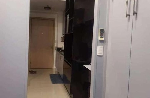 Barangka Ilaya Hotel | Cozy and Lovely 1 Bedroom with Balcony near MRT Boni with WiFi and Netflix