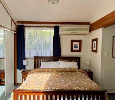 Dunedin Apartment | Cozy and quiet studio apartment with shared hot tub