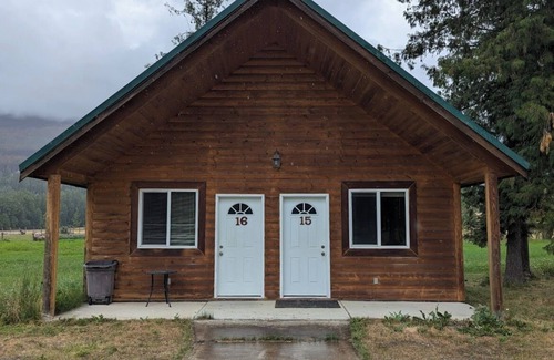 McBride Apartment | Cozy and Relaxing Getaway Cabins 15