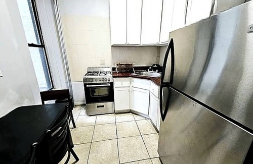 Central Park South Apartment | Cozy and spacious 1 bed apt in the heart of Hell’s Kitchen! Max 4 people