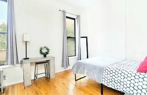 Central Park South Apartment | Cozy and spacious 1 bed apt in the heart of Hell’s Kitchen! Max 4 people