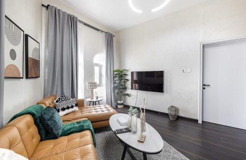 Discovery Gardens Apartment | Cozy and spacious apartment- 5min walk to metro