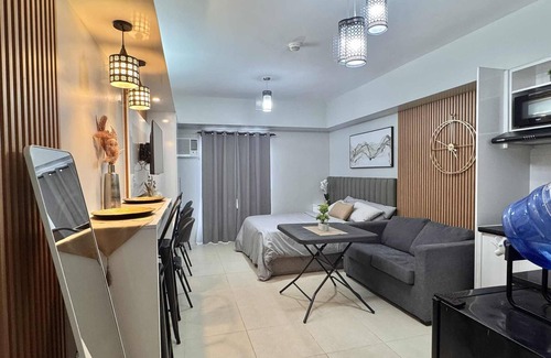 Cebu Condo | Cozy and spacious condo with AC in vibrant IT Park, Cebu City