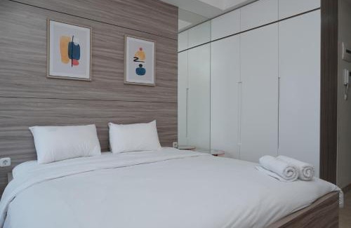 Cikini Apartment | Cozy and Tranquil Studio Menteng Park Apartment By Travelio