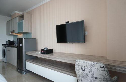 Cikini Apartment | Cozy and Tranquil Studio Menteng Park Apartment By Travelio