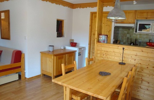 Pralognan-la-Vanoise Apartment | Cozy and Well-Arranged Apartment Near Slopes in Pralognan-la-Vanoise