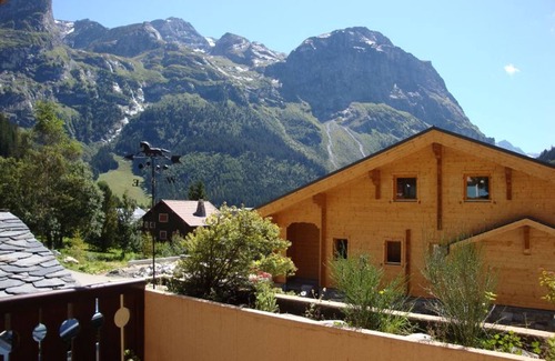 Pralognan-la-Vanoise Apartment | Cozy and Well-Arranged Apartment Near Slopes in Pralognan-la-Vanoise