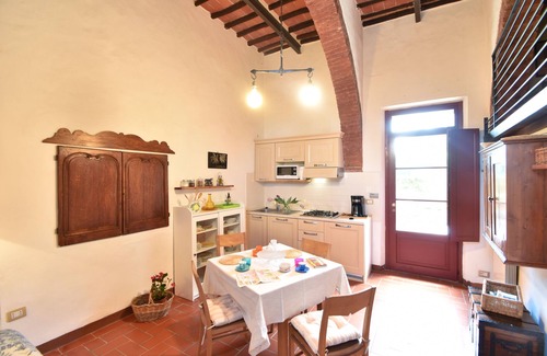 Villa Parigini House | Cozy apartment in Chianti Villa, large pool, wi-fi, A/C, minutes from Siena