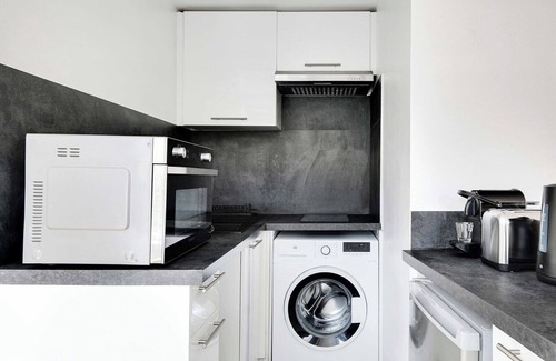 Suresnes Apartment | Cozy Apartment 2Bdr/5P - in the Heart of Suresnes