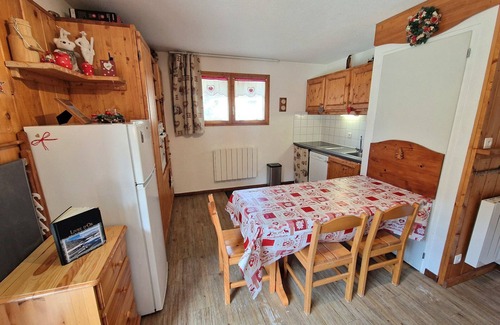 Valfrejus Apartment | Cozy apartment 4/6 guests Valfréjus, near slopes and center